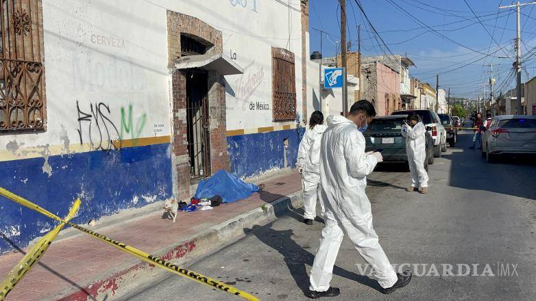 $!En el lugar del hallazgo, un perro se mantuvo junto al cuerpo del hombre, sin moverse del sitio mientras se llevaban a cabo las labores de investigación.