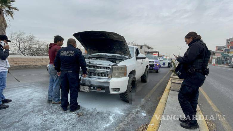 $!El fuego se intensificó cuando el conductor se incorporó nuevamente a la vialidad.