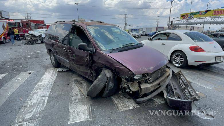 $!De acuerdo con las primeras investigaciones, el percance ocurrió cuando el conductor de una camioneta presuntamente no respetó el derecho de paso al intentar incorporarse a otra vialidad.