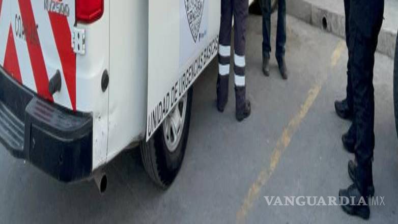 $!Paramédicos de Cruz Roja brindaron atención al afectado en el lugar.