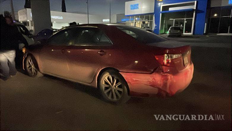 $!Elementos de la Policía Preventiva Municipal acudieron para tomar conocimiento y coordinar la vialidad.