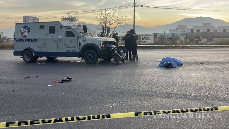 $!Un camión de valores se vio involucrado en el choque ocurrido la mañana de este lunes.