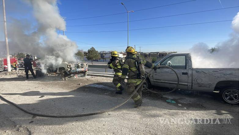 $!Las llamas fueron sofocadas antes de que alcanzaran otros vehículos o inmuebles cercanos.