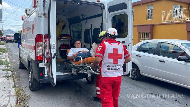 $!El joven fue trasladado a un hospital de la ciudad por sus propios medios.