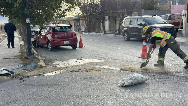 $!Elementos de Tránsito realizaron maniobras de vialidad tras el choque.
