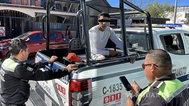 $!José Luis ¨N¨ fue detenido en la colonia Saltillo 2000 con una motocicleta reportada como robada.