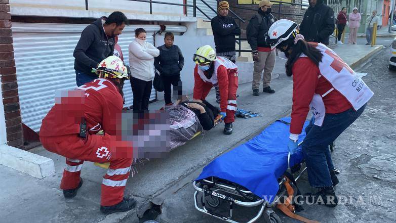 $!La vialidad permaneció parcialmente afectada mientras se recababan indicios del hecho ocurrido en la mañana del jueves.