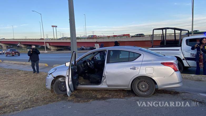 $!El conductor solicitó apoyo a las autoridades, quienes acudieron rápidamente al lugar del accidente.