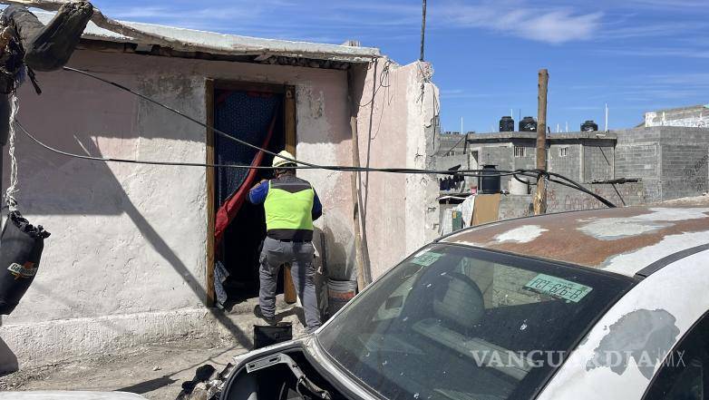 $!Paramédicos atendieron al hombre lesionado al interior de su domicilio en la colonia Guerrero.