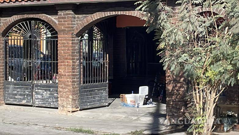 $!En la cochera de la casa aun había huellas del convivio.