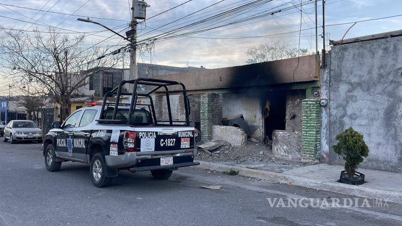 $!El fuego fue sofocado antes de que se propagara a domicilios contiguos.