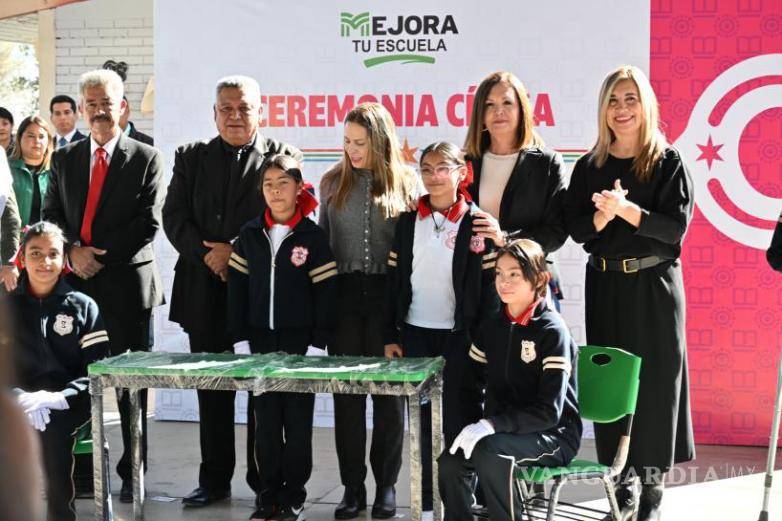 $!Escoltas de las primarias visitadas participaron en el acto cívico.