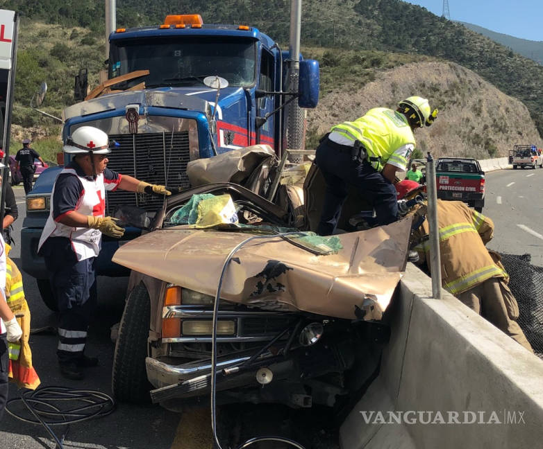 $!Claman por ayuda familiares víctimas de accidente en tramo Los Chorros, zona sureste de Coahuila
