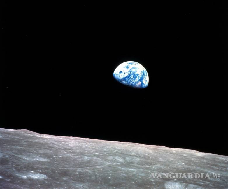 $!Fotografía de la Tierra detrás de la superficie de la luna durante la misión Apolo 8. William Anders tomó la imagen de la “Salida de la Tierra” desde el espacio en 1968