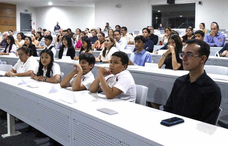 $!Los alumnos aseguran que estos ladrillos cuentan con alta durabilidad y sirven como aislante térmico en las construcciones habitacionales.