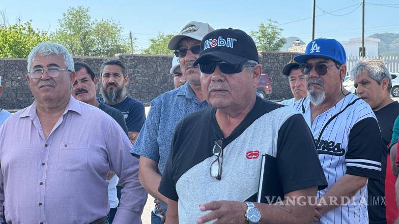 $!Los extrabajadores anunciaron vigilancia permanente en las entradas clave de AHMSA y afirmaron que defenderán los bienes de la empresa con todos sus recursos.