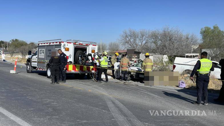 $!Las autoridades realizan las investigaciones necesarias para esclarecer las causas del accidente ocurrido esta mañana en el ejido Bella Unión.