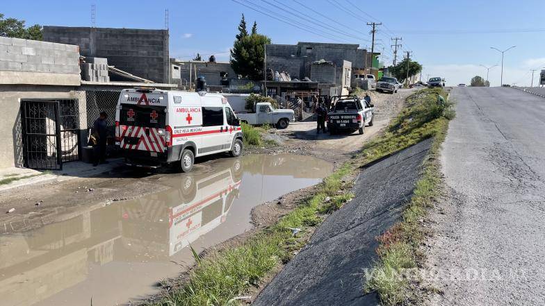 $!Paramédicos de la Cruz Roja confirmaron la muerte de Rafael Cordero Guillén, de 79 años de edad.