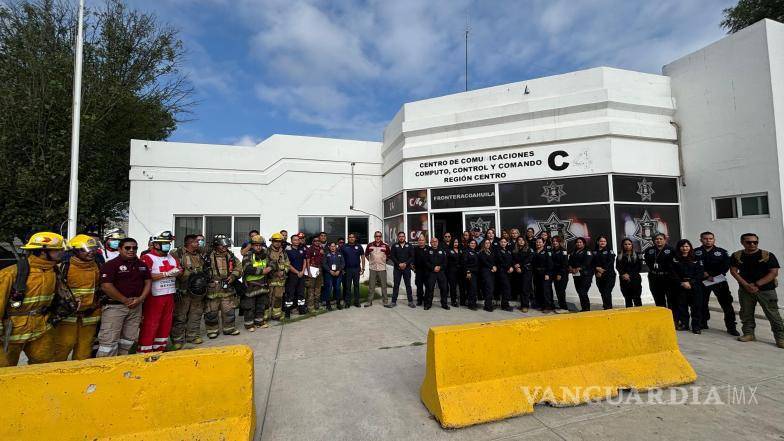 $!Los simulacros realizados en diversas empresas y escuelas reflejan el esfuerzo conjunto de las autoridades y la comunidad para garantizar la seguridad.