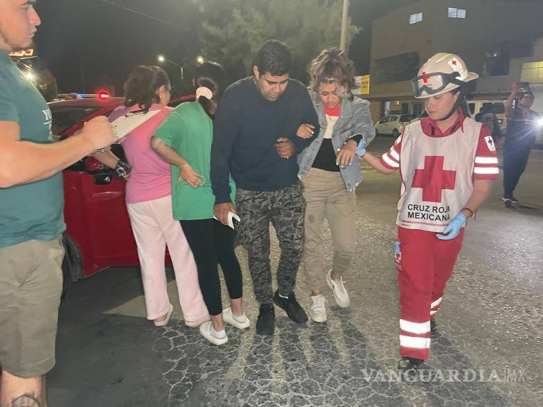 $!Una de las tripulantes del auto se quejaba de dolor.