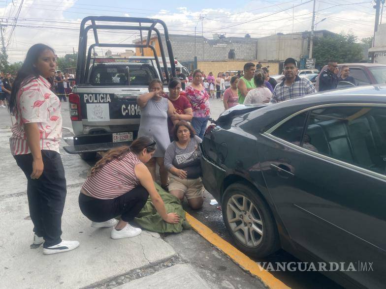 $!Vecinos señalaron que días antes habían colocado reductores de velocidad en la zona para evitar accidentes.