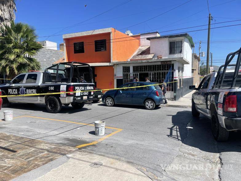 $!Personal del Grupo de Homicidios recabó testimonios y procesó la escena.