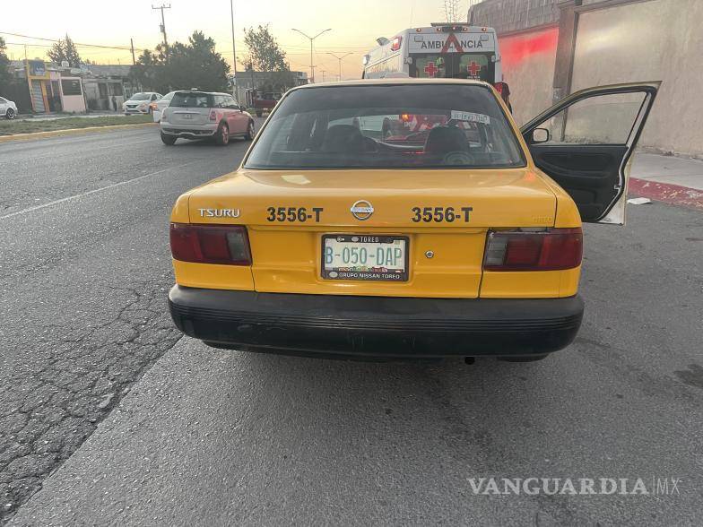 $!El taxi responsable del percance.