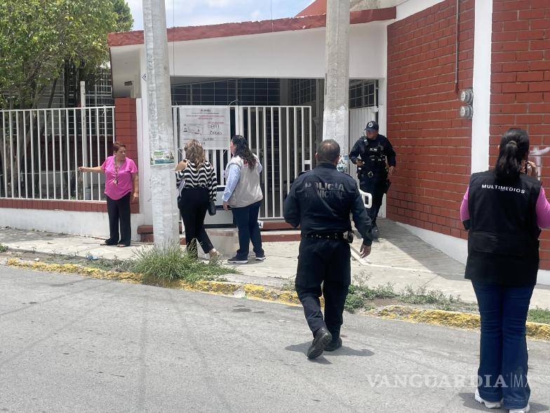 $!Las votaciones continuaron en un domicilio cercano tras el traslado de la casilla donde ocurrió el accidente.