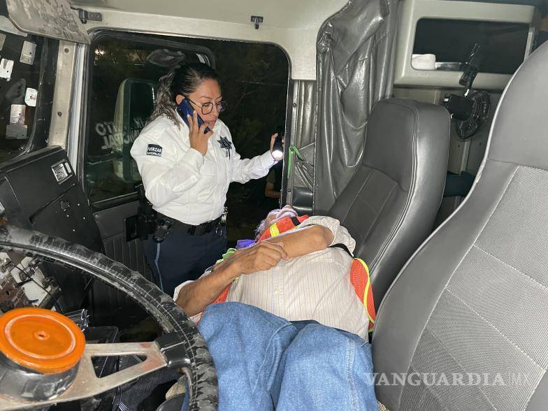$!Los primeros auxilios fueron otorgados por los policías.