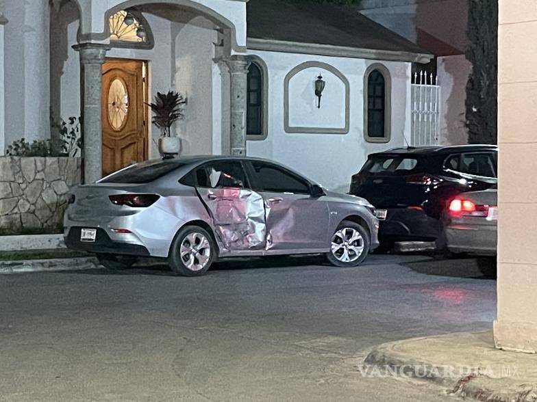 $!El impacto ocurrió en un costado del Chevrolet Cruze cuando la conductora intentó dar vuelta hacia el fraccionamiento.