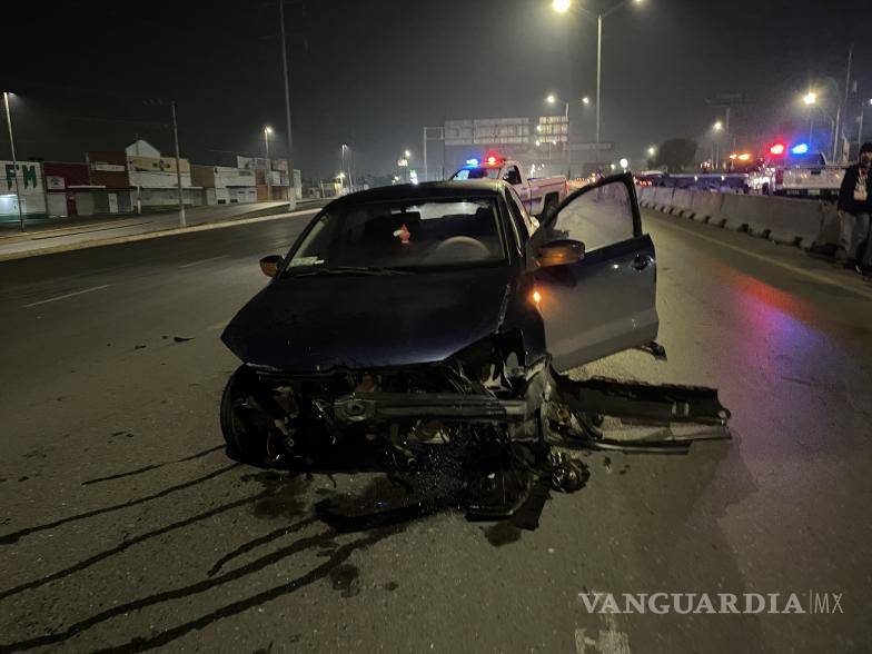 $!Al lugar se trasladaron elementos de tránsito municipal para auxiliar en este percance, causado aparentemente por manejar a exceso de velocidad y en estado de ebriedad.