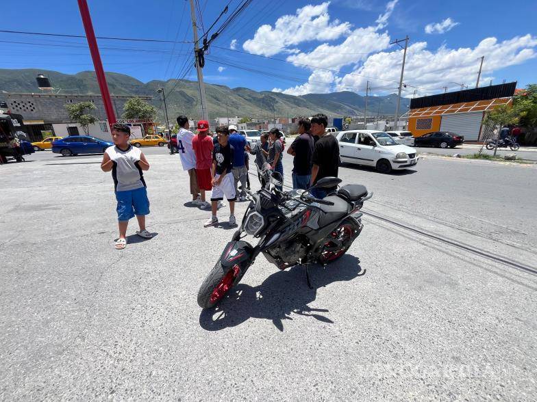 $!Testigos señalaron que el conductor del auto circulaba a velocidad moderada, pero omitió la señal de alto en una intersección peligrosa.