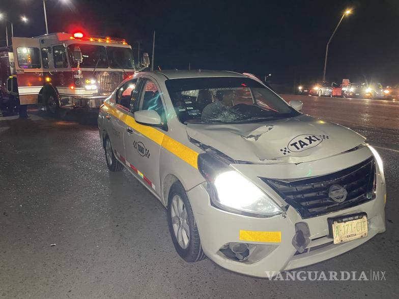 $!El conductor del taxi fue asegurado y puesto a disposición del Ministerio Público para deslindar responsabilidades.