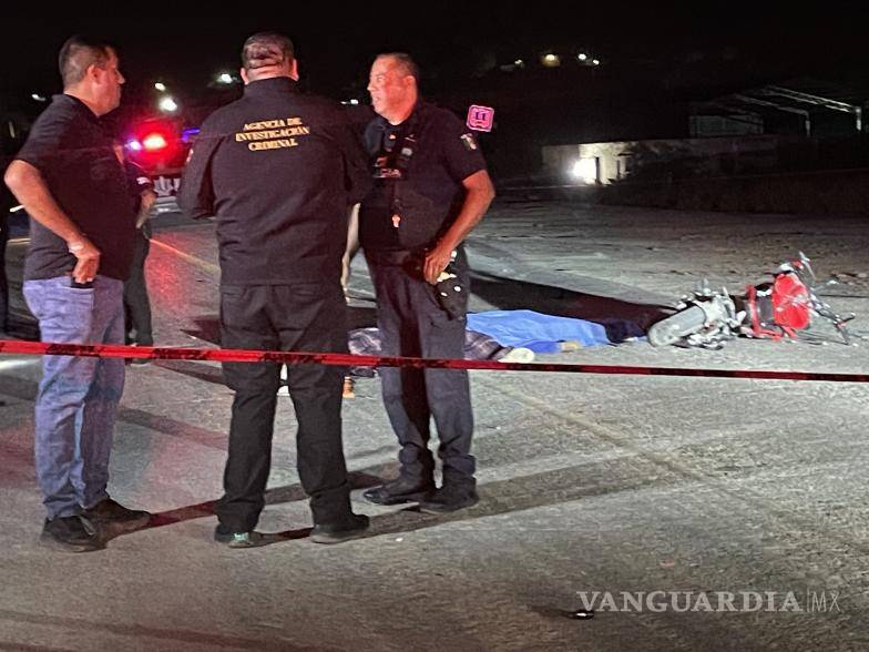 $!Una pareja murió tras ser impactada por un camión de carga que huyó del lugar, en un accidente ocurrido durante la noche a la altura del ejido Cañada Ancha.