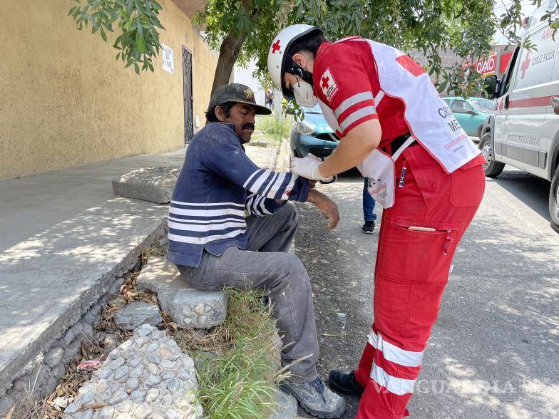 $!Personal de la Policía Municipal llegó para atender el reporte, y al no haber responsable, pidió que se llevaran los videos de las cámaras de vigilancia.