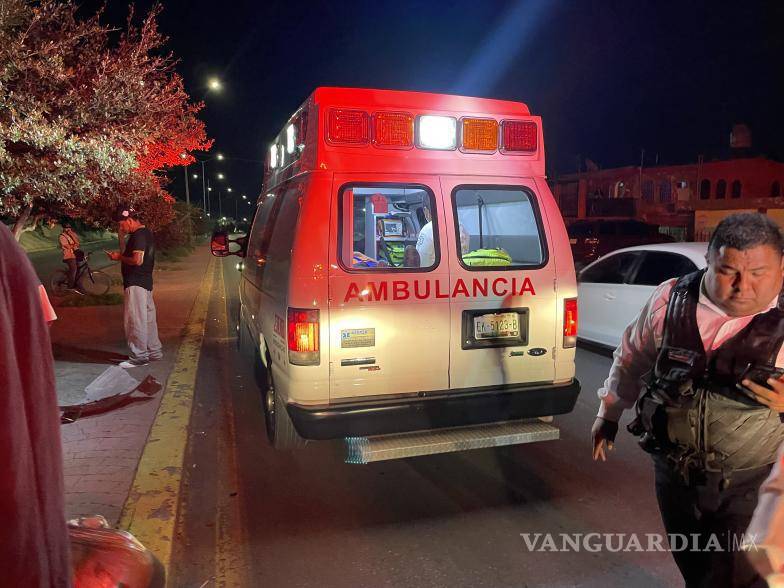 $!El sujeto fue trasladado al Hospital General en una ambulancia de la Cruz Roja.