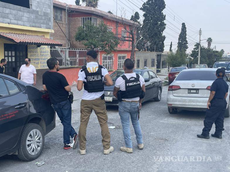 $!La ambulancia de la Cruz Roja respondió, pero los paramédicos solo pudieron confirmar el deceso.