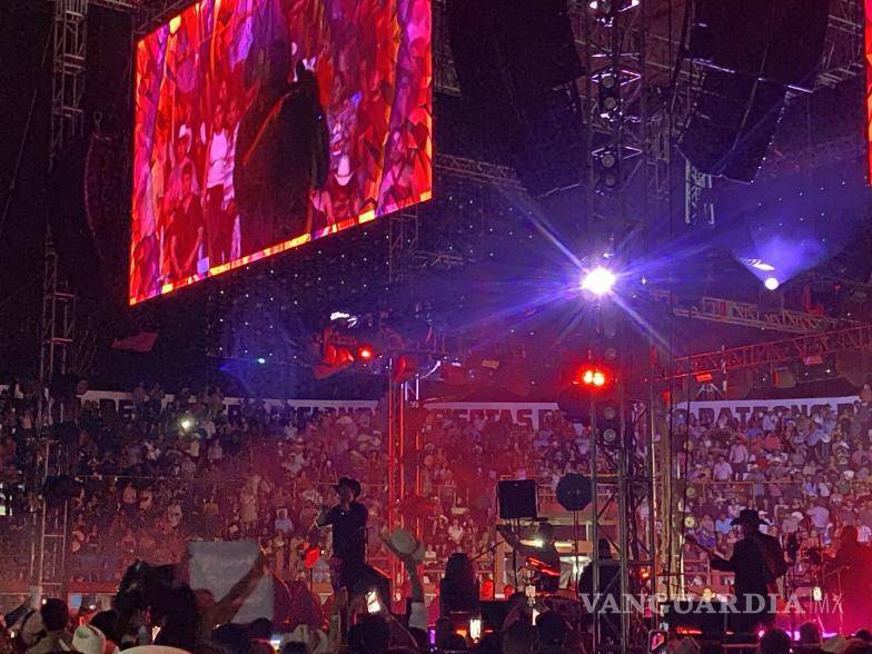 $!Lalo Mora, Eliseo Robles, Rosendo Cantú y Raúl Hernández deleitaron al público con su música norteña.