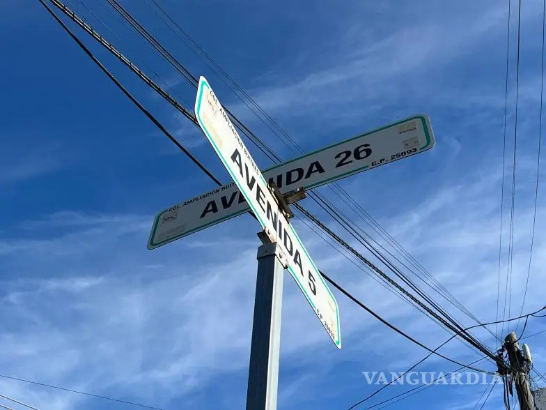 $!El cruce de las calles 26 y 5, en la colonia Buitres, donde se registró el incidente que movilizó a cuerpos de emergencia.