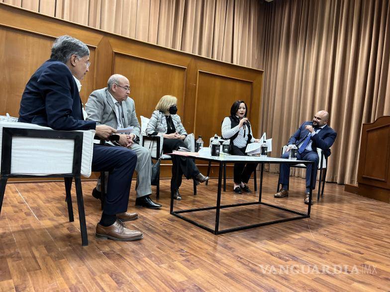 $!Adriana Valdés Ávalos, Maestra en Derecho, destacó que estos trabajos de análisis se realizan bajo el preámbulo de que se llevará a cabo la Reforma a la Ley Federal del Trabajo.