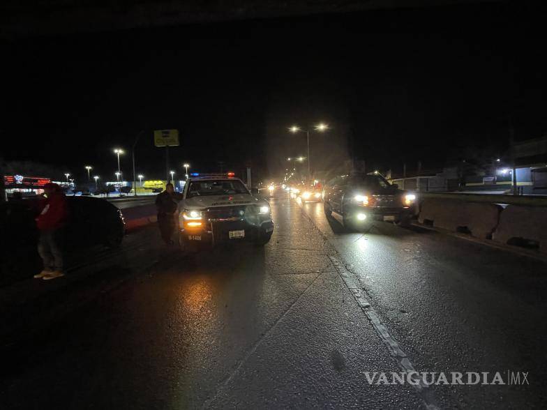 $!Elementos de Tránsito, Policía Municipal y dos taxistas logran detener al presunto responsable.