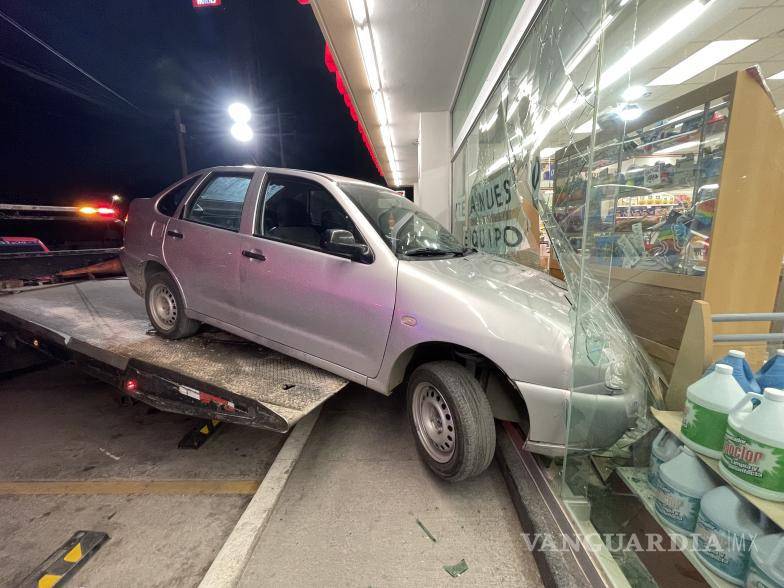 $!En primera instancia se supuso que el conductor del Volkswagen Derby se encontraba en estado de ebriedad al momento del accidente.