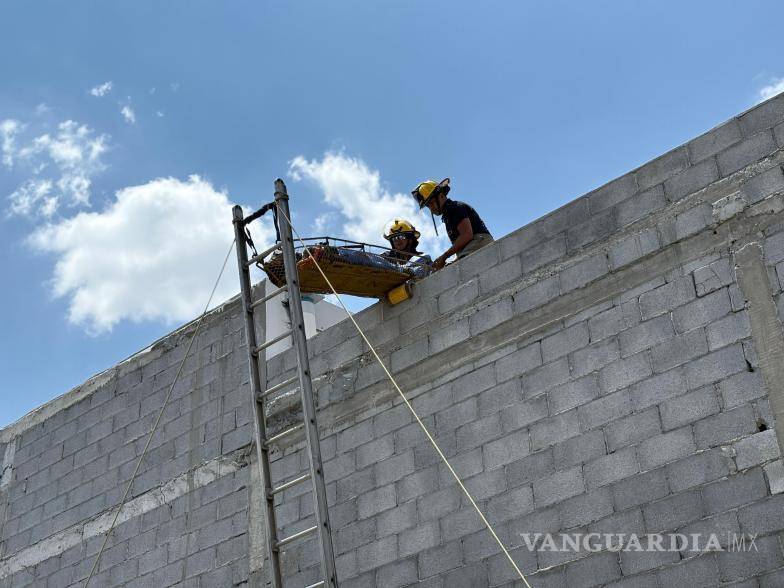 $!Se le dieron uso a escaleras de aluminios, cuerdas, a una camilla con canastilla.
