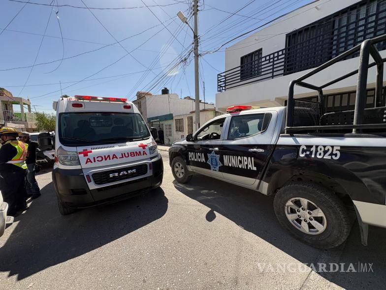 $!La zona permaneció resguardada por la Policía Municipal mientras se realizaban las diligencias y maniobras de seguridad.