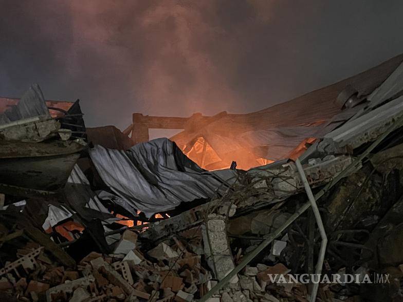 $!Autoridades están realizando recorridos constantes para detectar otro posible conato de incendio y extinguirlo lo más pronto posible.