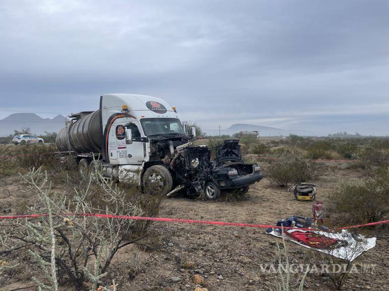 $!Personal de la Agencia de Investigación Criminal llegó al sitio para esclarecer las causas del accidente, mientras el operador era buscado.