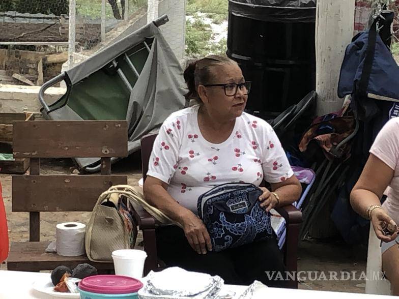 $!Doña Magdalena Pérez, hermana de Jaime, dice que no se moverán del improvisado campamento, irse, seria darle señales a la autoridad de que no hay interés.