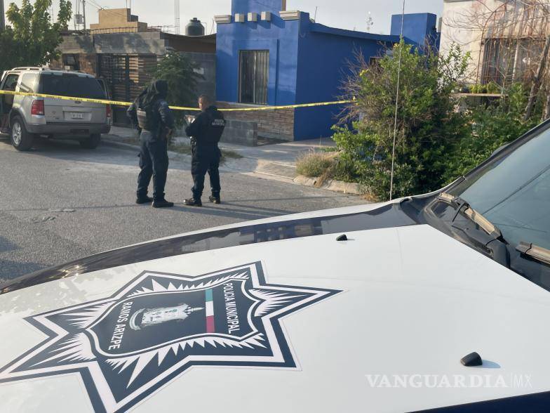 $!Elementos policiacos y de bomberos llegaron al lugar.