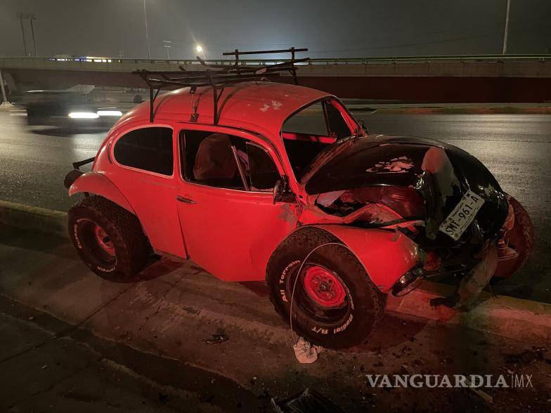 $!Elementos de la policía municipal llegaron para prestar asistencia y, posteriormente, llegaron los agentes de seguridad vial para llevar a cabo el procedimiento correspondiente.