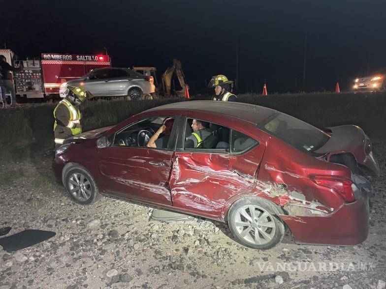 $!El auto terminó con daños materiales, pero sus ocupantes a salvo.